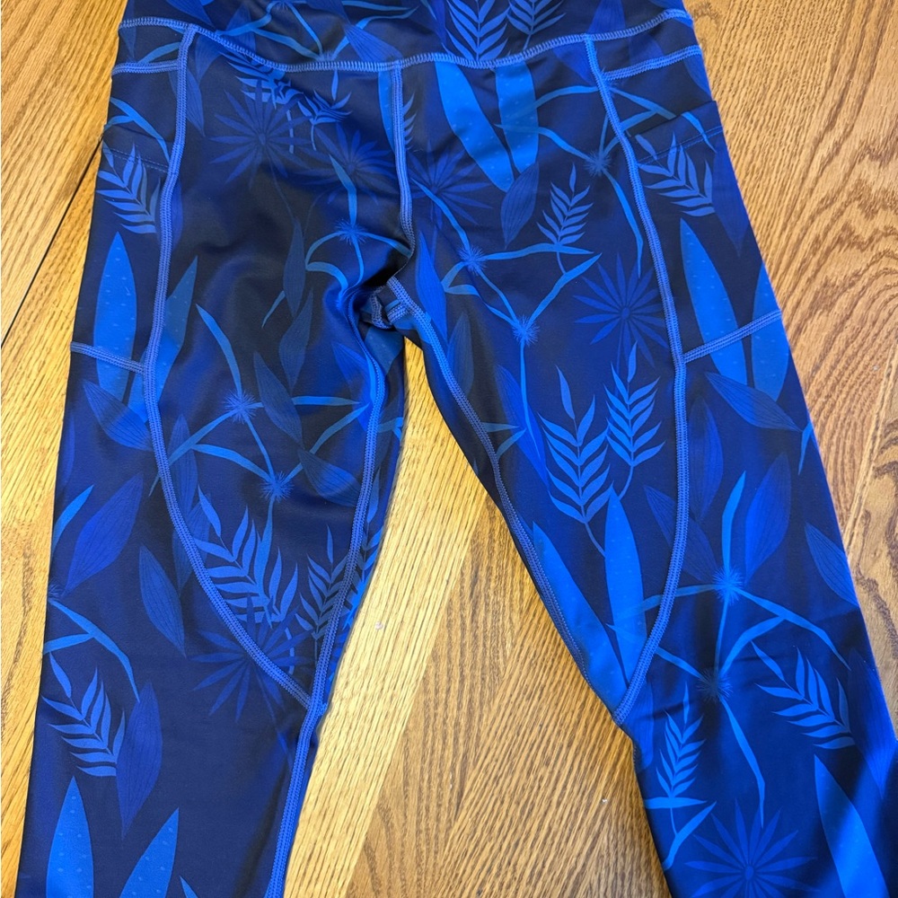 Zyia Active wear leggings blue leaf pattern
